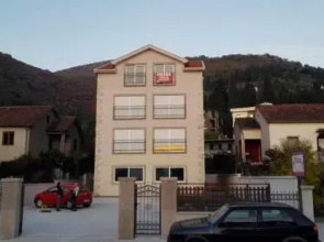 Donja Lastva Top Floor Studio