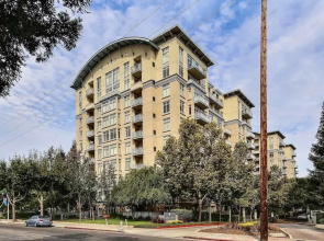 Green Belt Views Key Mountain View 1 Br apts by RedAwning