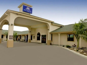 Riviera Inn & Suites