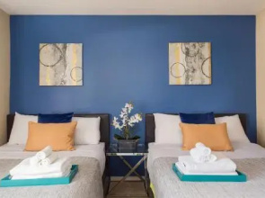 Hollywood Frenchi Suite