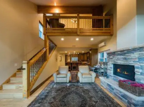 Heavenly Hillside Hangout - 3 Br Home