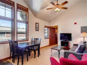 Tyra Riverbend #117 (Ski-in, Ski-out Condo)