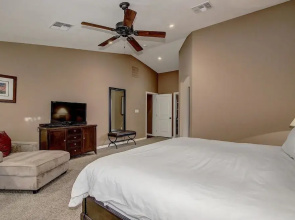 SLS Desert Tierra - FREE Heated Pool, Spa, Pool Table & More.