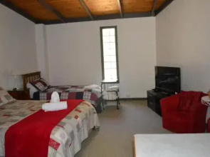 Colonial Bank Motel