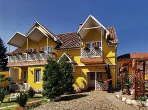 Castello Vendeg Es Apartmanhaz