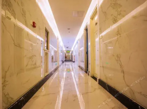 Taizhou Dongguanhe Business Hotel (Huangyan Wuyue Plaza)