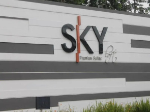 Sky Loft Premium Suite by Homestay Tawakkal