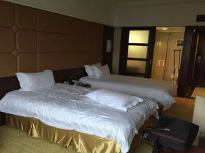Scenic Holiday Hotel