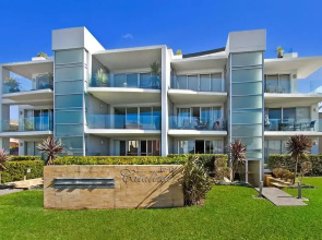 Catalina Luxury Apartments 9