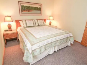 Quelah 28 - 3 Br condo by RedAwning