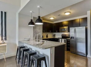 Cheerful Charlotte 1BD 1BA Gym Pool