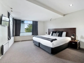 Stylish Queenstown Abode