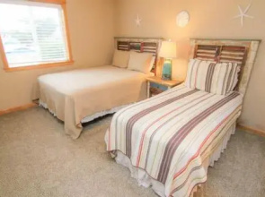 By The Sea - Seaside - 3 Br home by RedAwning
