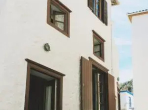 Alleyway House