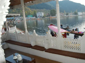Sikandra Palace Group Of Houseboats