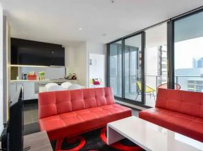 Luxury Two Bed Apt Swimming Pool