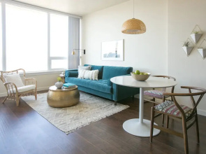 Beautiful 2BR Downtown Suites by Sonder