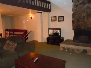 Three-Bedroom Deluxe Townhouse Unit #40 by Snow Summit Townhouses