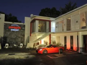 Paragon Crescent Suites
