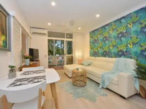 Retro Port Douglas Apartments