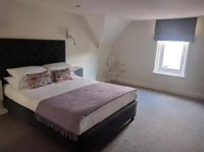 Avenue House