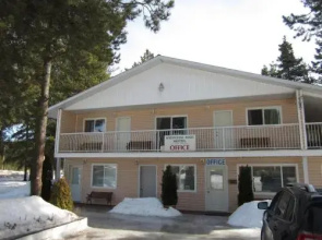 Whispering Pines Motel & Cabins