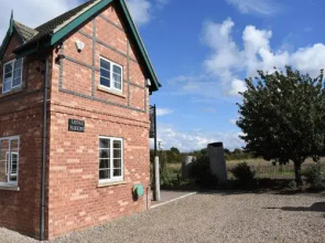 Lincoln Lodge with Private Hot Tub