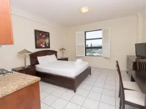 589 Hollywood Beach Studio