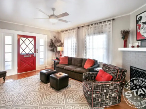 Olive Gate 3 Br home by RedAwning