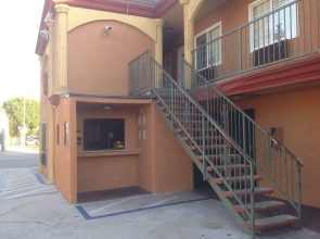 Bronco Motel South Central