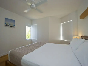 Maggies Beachfront Apt. 6