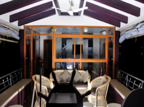 Elisha Houseboats