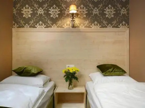 Apelsin Hotel on Vystavochnaya