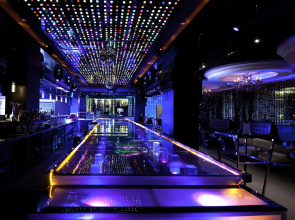 Q Hotel