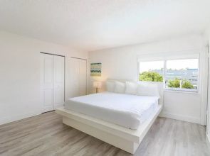 Spacious Apartment with Marina Views