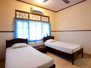 OYO 1741 Komala Indah Cottages