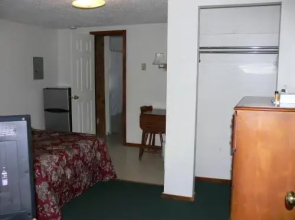 Locust Grove Motel