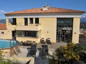 Appartement de 7 chambres avec vue sur la mer piscine privee et jardin clos a Calvi