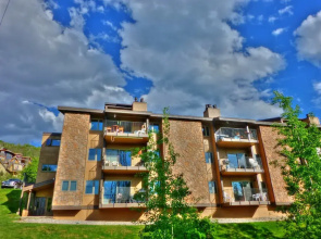Ski Inn Condos