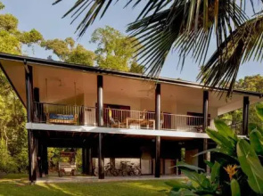 Misty Mountains Rainforest Retreat