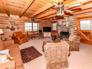 Tranquility - 4 Br home by RedAwning