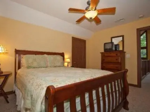 Beech House - 2 Br home by RedAwning