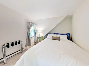 Treetop Retreat Apartment - 1 Br Apts