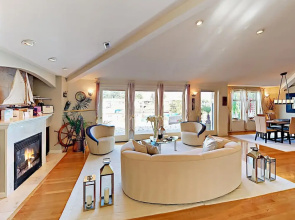 2254 Mariners Way Home