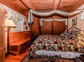 Honeybear Haven - 2 Br home by RedAwning