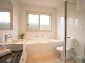 Serviced Houses Kealba