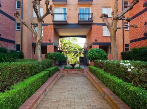 2 Bed Sydney Executive Apt Close To City