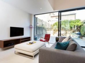 Veeve  Beautiful 4 Bed 4 Bath House Kersley Street Battersea