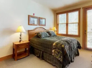 3 Bedroom Colorado Mountain Vacation Rental in River Run Village With Convenient Access to Ski Slopes