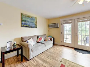 Resort Condo Unit C - 2 Br condo by RedAwning